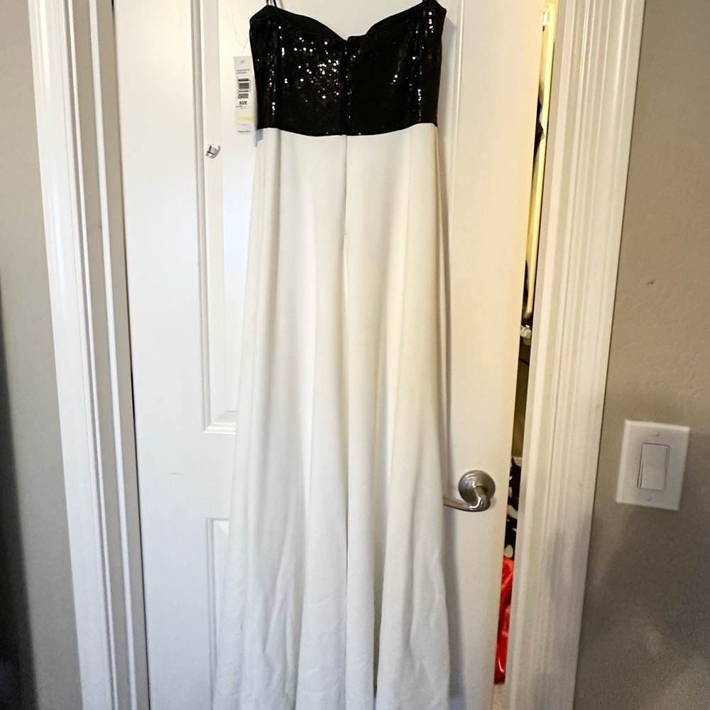Sweetheart neckline strapless black and white sequin strapless maxi dress